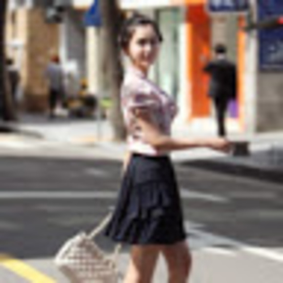 Meet your Posher, Nicole - Picture 1 of 1